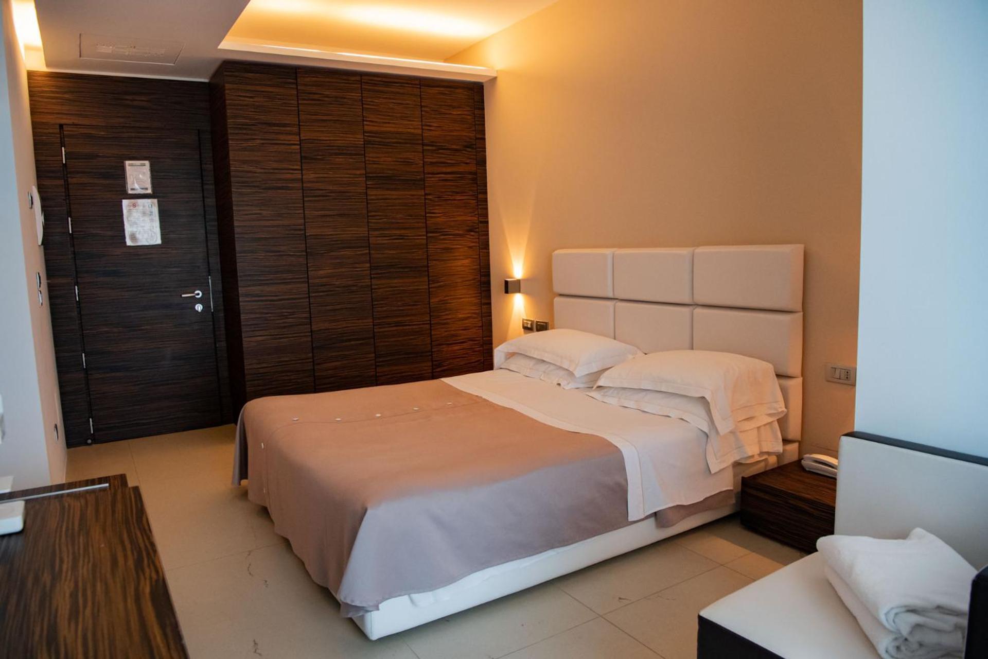 White Hotel Vieste Esterno foto